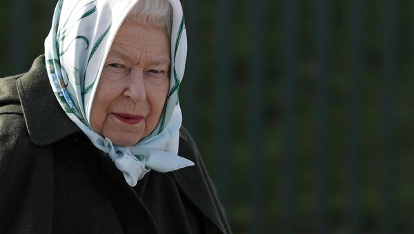 Королева Великобритании Елизавета II во время визита в Норфолк - Sputnik Azərbaycan