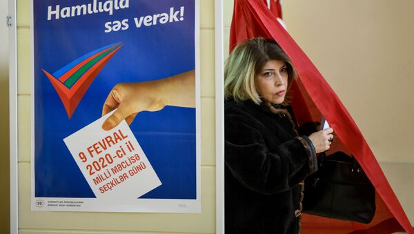 Голосование на 26 избирательном участке 17 избирательного округа Ясамальского района - Sputnik Азербайджан