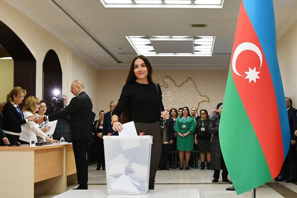 Арзу Алиева проголосовала на парламентских выборах - Sputnik Азербайджан