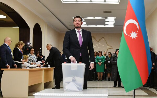 Гейдар Алиев проголосовал на парламентских выборах - Sputnik Азербайджан