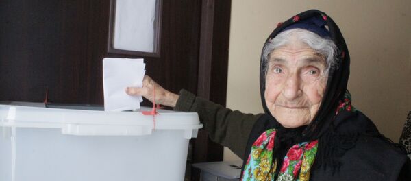  Qaxda 100 yaşlı seçici səs verdi  - Sputnik Азербайджан
