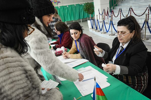 Парламентские выборы в Баку, 9 февраля 2020 года - Sputnik Azərbaycan