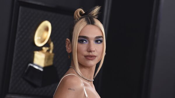 Britaniyalı müğənni Dua Lipa - Sputnik Azərbaycan