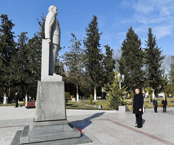 Президент Алиев открыл важные объекты в Кюрдемире - Sputnik Азербайджан