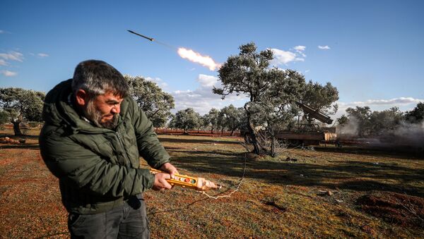 Дистанционный запуск ракеты из установленной на грузовике пусковой установки в сельской местности Идлиба - Sputnik Azərbaycan