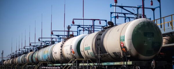 Цистерны на нефтебазе, фото из архива - Sputnik Азербайджан