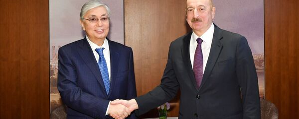 Президент Азербайджана Ильхам Алиев встретился с Президентом Казахстана Касым-Жомарт Токаевым Президент Азербайджана Ильхам Алиев встретился с Президентом Казахстана Касым-Жомарт Токаевым - Sputnik Азербайджан