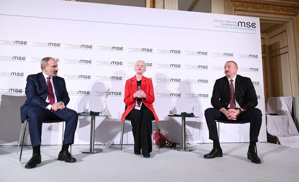 Решение карабахского конфликта должно проходить поэтапно - президент Алиев Решение карабахского конфликта должно проходить поэтапно - президент Алиев - Sputnik Азербайджан