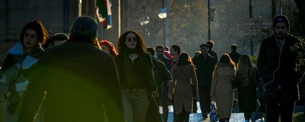 Горожане в центре Баку - Sputnik Азербайджан