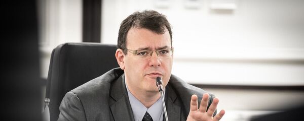 Исполнительный директор Международной федерации шахмат (ФИДЕ), бакинец Эмиль Сутовский, фото из архива Исполнительный директор Международной федерации шахмат (ФИДЕ), бакинец Эмиль Сутовский, фото из архива - Sputnik Азербайджан