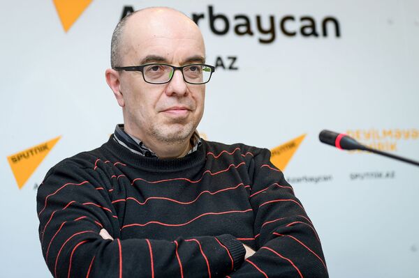 Израильский историк: азербайджанский мультикультурализм - это новое слово в регионе Израильский историк: азербайджанский мультикультурализм - это новое слово в регионе - Sputnik Азербайджан