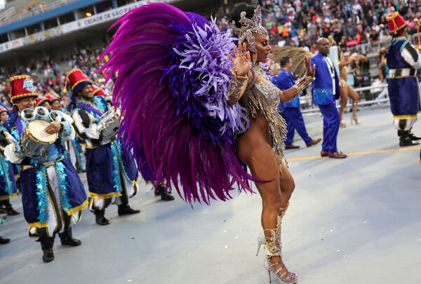 Открытие бразильского карнавала в Сан-Паулу, Бразилия  - Sputnik Азербайджан