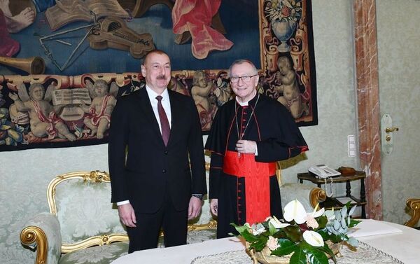 Президент Ильхам Алиев и первая леди Мехрибан Алиева встретились в Ватикане с Папой Римским Франциском - Sputnik Азербайджан