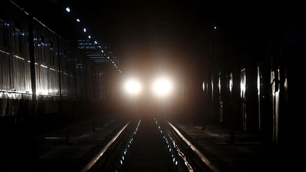 Поезд в тоннеле, фото из архива - Sputnik Азербайджан