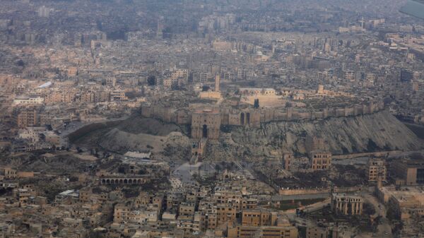 Вид на город Алеппо с самолета - Sputnik Азербайджан