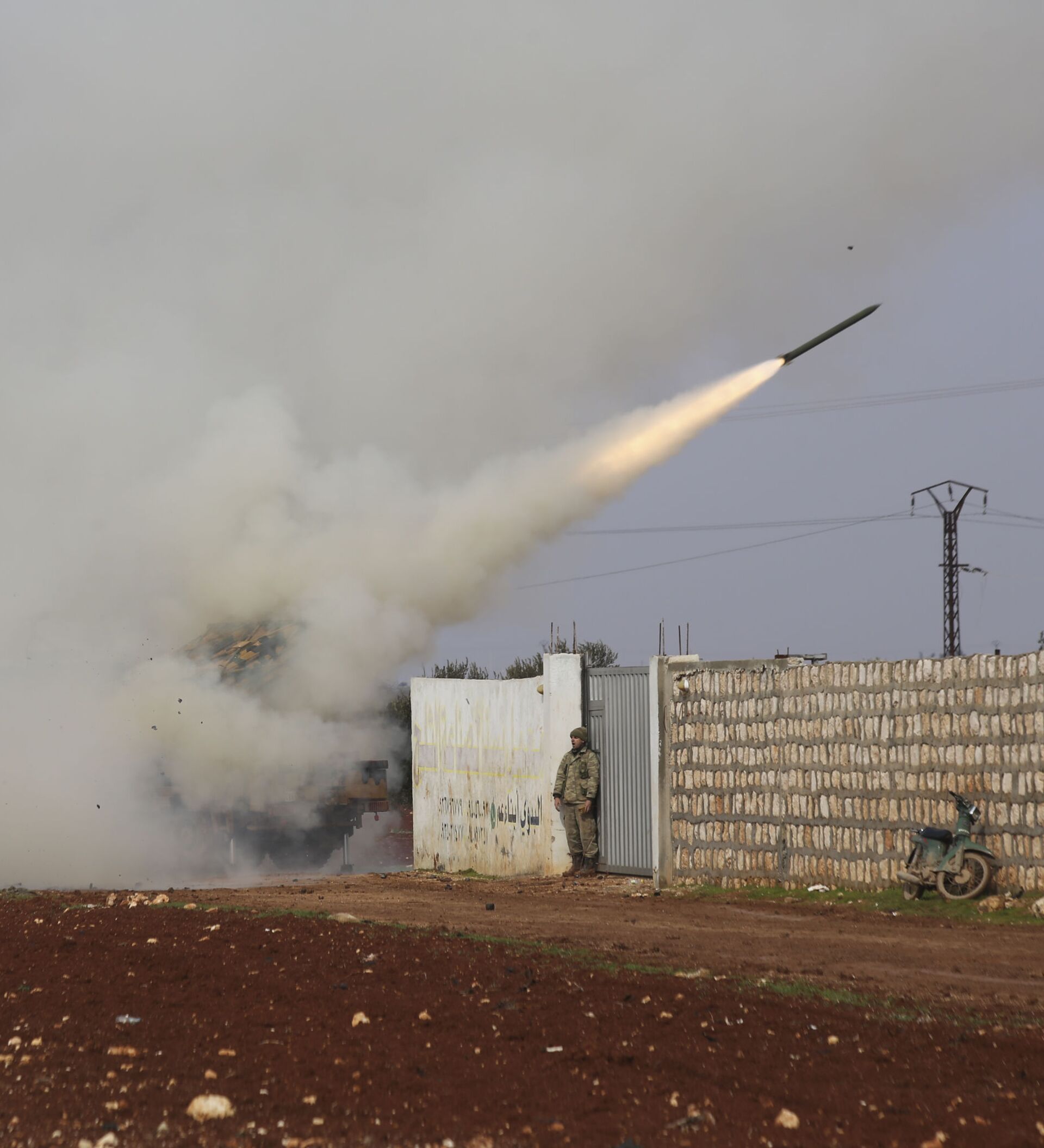 Нападение на сирию. Турецкая Военная база Зликан. Военная база США В Сирии подверглась ракетному обстрелу. Сирийские военные.