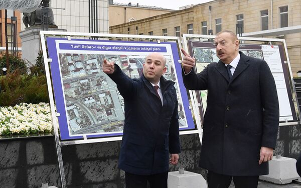 Президент Ильхам Алиев посетил перенесенный памятник шаху Исмаилу Хатаи - Sputnik Азербайджан