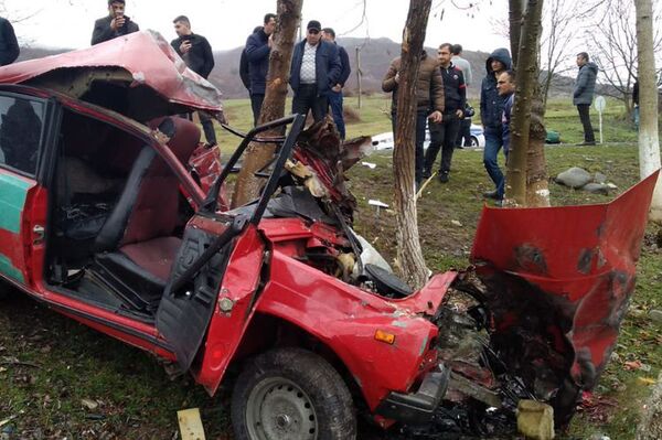 В регионах за один день произошли две тяжелые аварии, есть погибшие В регионах за один день произошли две тяжелые аварии, есть погибшие - Sputnik Азербайджан