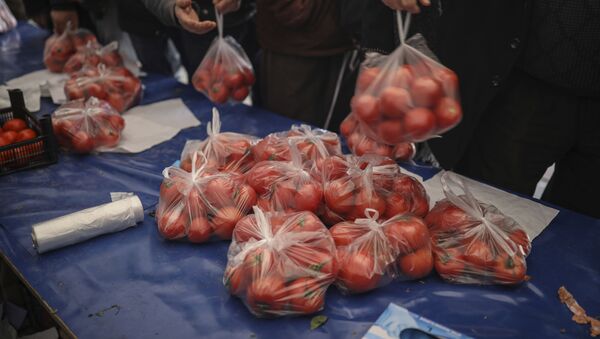 Продажа помидоров, фото из архива - Sputnik Azərbaycan