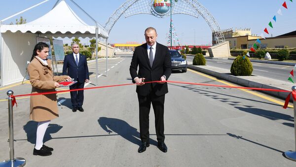 Prezident İlham Əliyev Qızılhacılı-Goranboy-Goran-Rəhimli-Veyisli-Qazanbulaq-Borsunlu yolunun açılışında - Sputnik Azərbaycan