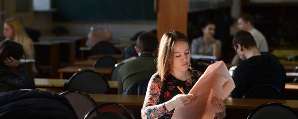 Студенты в аудитории, фото из архива Студенты в аудитории, фото из архива - Sputnik Азербайджан