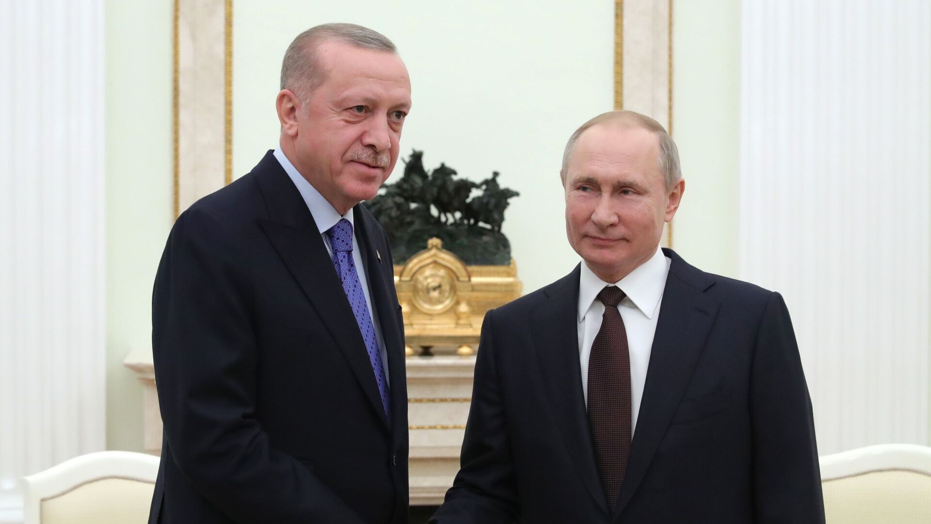Президент РФ Владимир Путин и президент Турции Реджеп Тайип Эрдоган (слева) во время встречи - Sputnik Азербайджан, 1920, 21.08.2021