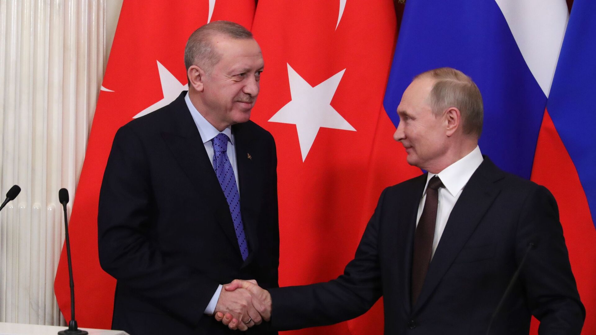 Президент РФ Владимир Путин и президент Турции Реджеп Тайип Эрдоган ( слева) - Sputnik Azərbaycan, 1920, 21.09.2021