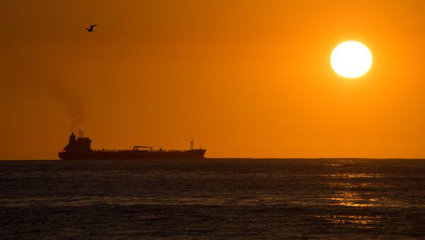 Нефтяной танкер в открытом море - Sputnik Азербайджан