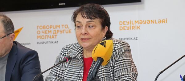 Председатель Совета по оценке учебников при министерстве образования Азербайджана Эльмина Кязимзаде Председатель Совета по оценке учебников при министерстве образования Азербайджана Эльмина Кязимзаде - Sputnik Азербайджан