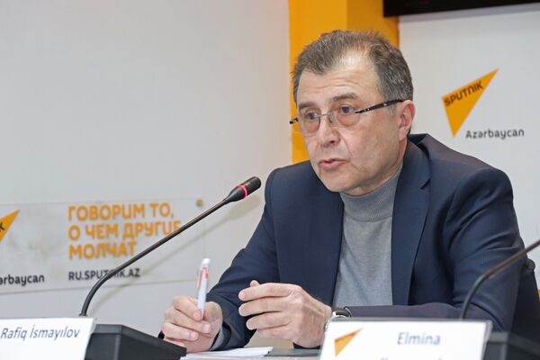Кто пишет учебники для азербайджанских школьников: новые правила обнажили старую проблему Кто пишет учебники для азербайджанских школьников: новые правила обнажили старую проблему - Sputnik Азербайджан