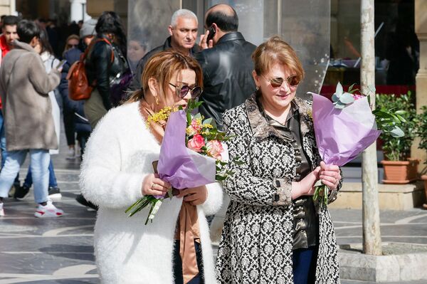 Празднование Международного женского дня в Баку, 8 марта 2020 года - Sputnik Azərbaycan
