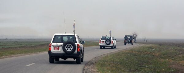 Автомобили ОБСЕ на линии соприкосновения, фото из архива Автомобили ОБСЕ на линии соприкосновения, фото из архива - Sputnik Азербайджан