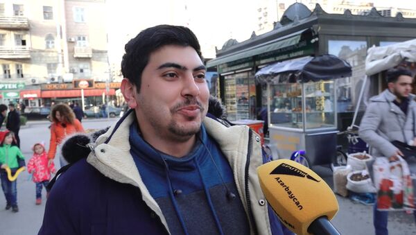 Подкидывают ли жители Баку шапки соседям на Новруз - опрос - Sputnik Азербайджан