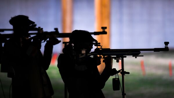 На соревнованиях по пулевой стрельбе, фото из архива - Sputnik Азербайджан