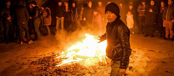 Празднование йел чершенбеси в Баку Празднование йел чершенбеси в Баку - Sputnik Азербайджан
