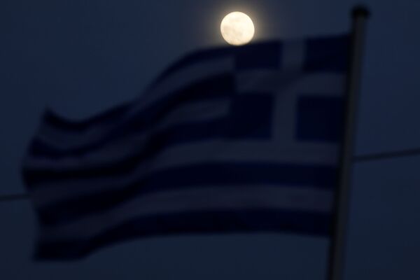 Полная луна в небе над Грецией  - Sputnik Азербайджан