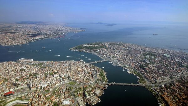 Вид с воздуха на пролив Босфор в Стамбуле, Турция  - Sputnik Азербайджан