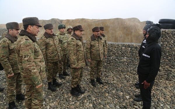 Закир Гасанов и Магеррам Алиев на линии фронта - Sputnik Азербайджан