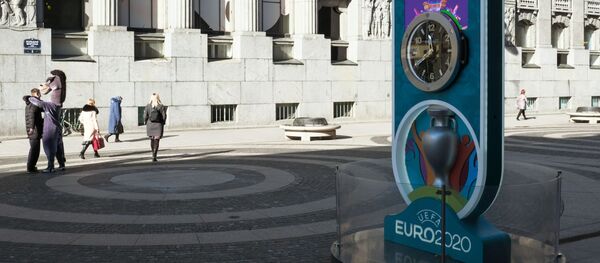 Табло обратного отсчета до чемпионата Европы по футболу 2020 Табло обратного отсчета до чемпионата Европы по футболу 2020 - Sputnik Азербайджан