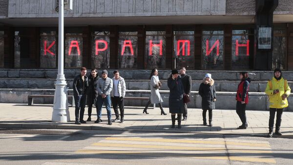 Люди возле Московского художественного академического театра  - Sputnik Azərbaycan