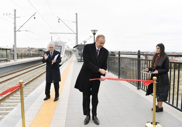 Biz bunu edirik ki, insanlar iş başına, mənzil başına daha tez çatsınlar - İlham Əliyev Biz bunu edirik ki, insanlar iş başına, mənzil başına daha tez çatsınlar - İlham Əliyev - Sputnik Azərbaycan