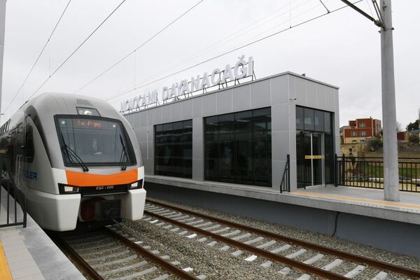 Biz bunu edirik ki, insanlar iş başına, mənzil başına daha tez çatsınlar - İlham Əliyev Biz bunu edirik ki, insanlar iş başına, mənzil başına daha tez çatsınlar - İlham Əliyev - Sputnik Azərbaycan