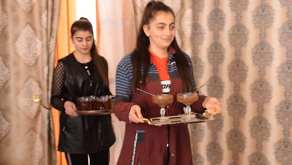 Hazırlaması çətin, yeməsi asan: Novruz süfrəsi üçün səməni halvası - Sputnik Azərbaycan