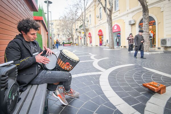 Уличный музыкант в Баку - Sputnik Азербайджан