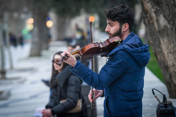 Уличный музыкант в Баку  - Sputnik Азербайджан