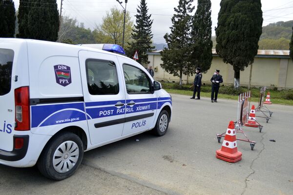 Полицейский пост между районами - Sputnik Азербайджан