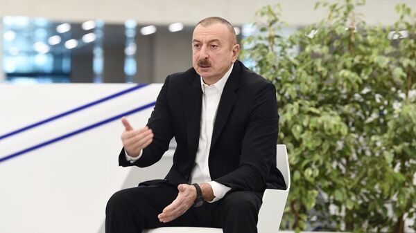 Президент Ильхам Алиев в открытии медицинского учреждения в Баку - Sputnik Азербайджан