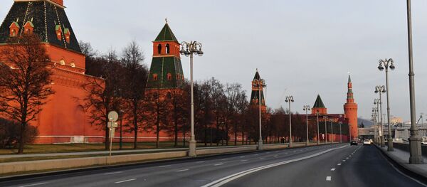 Кремлевская набережная в Москве Кремлевская набережная в Москве - Sputnik Азербайджан