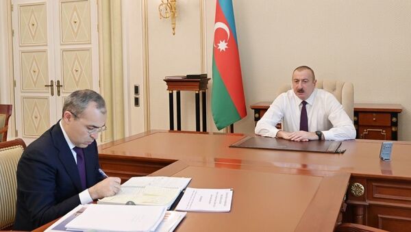 Президент Ильхам Алиев принял министра экономики Микаила Джаббарова - Sputnik Азербайджан