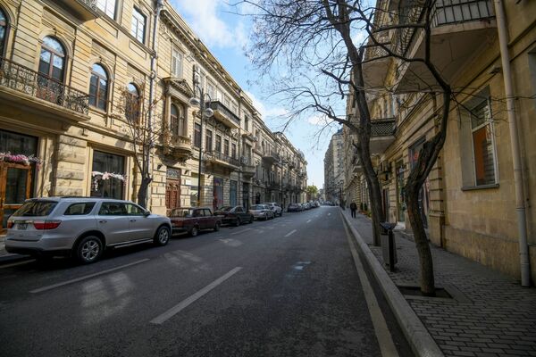 Припаркованные автомобили в Баку - Sputnik Azərbaycan